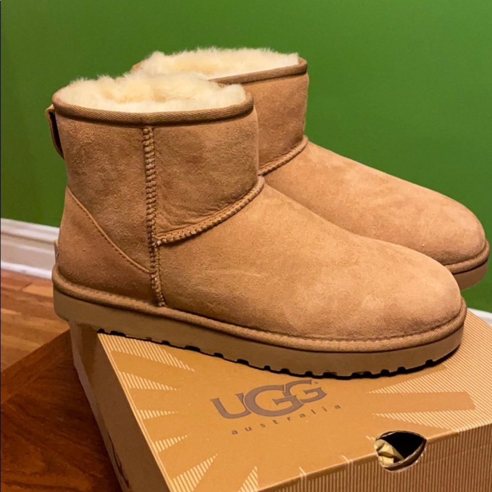 New Women’s Ugg Classic Mini Chestnut boot